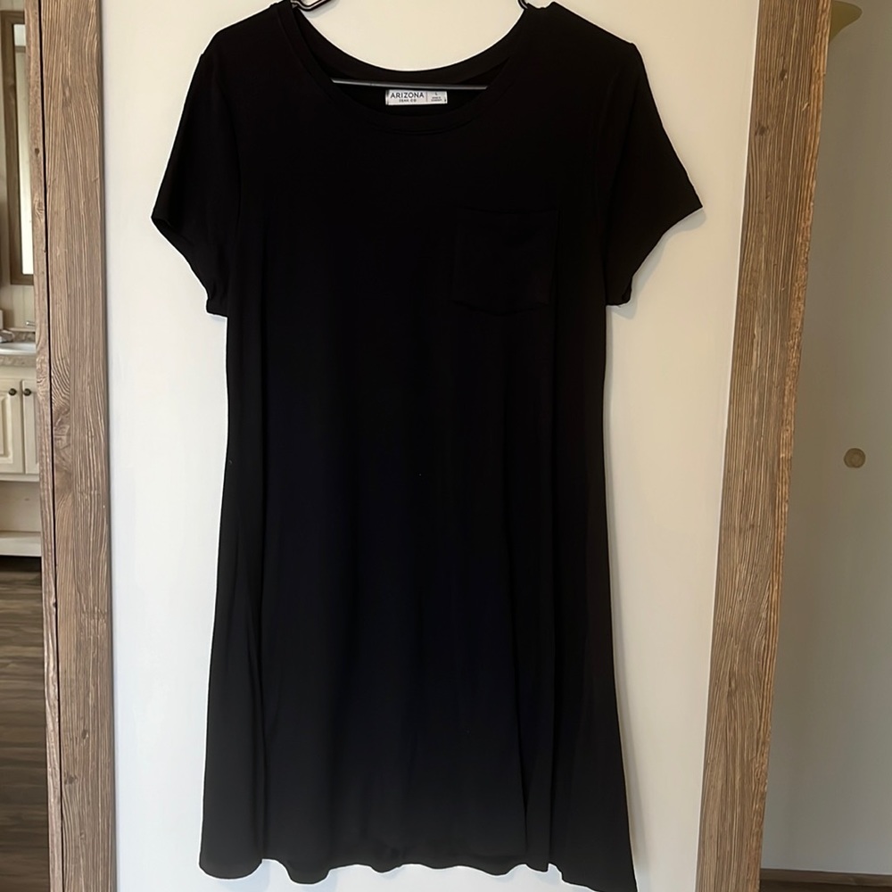 Black short sleeve tshirt dress